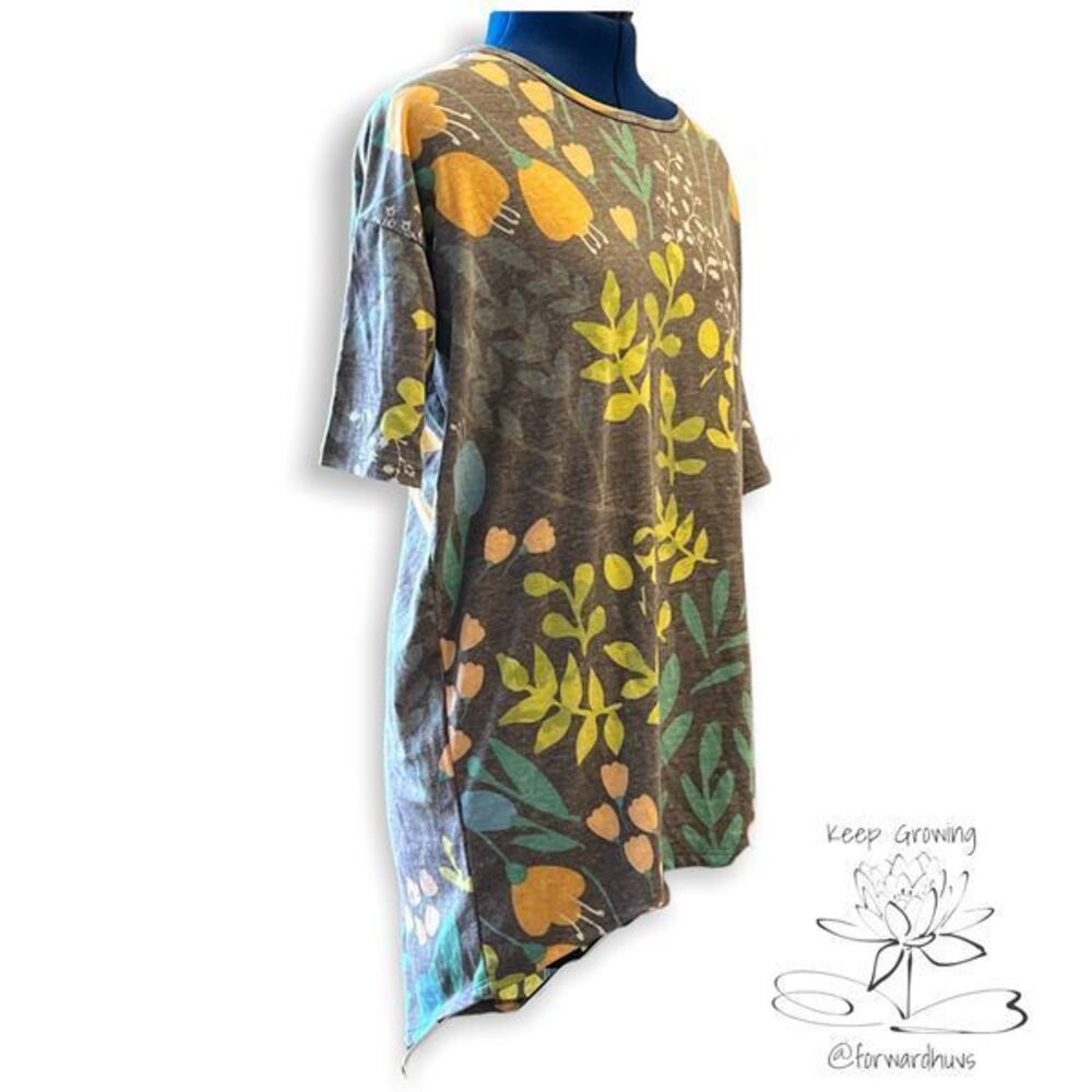 LuLaRoe Irma Tulip Shirt Size XXS